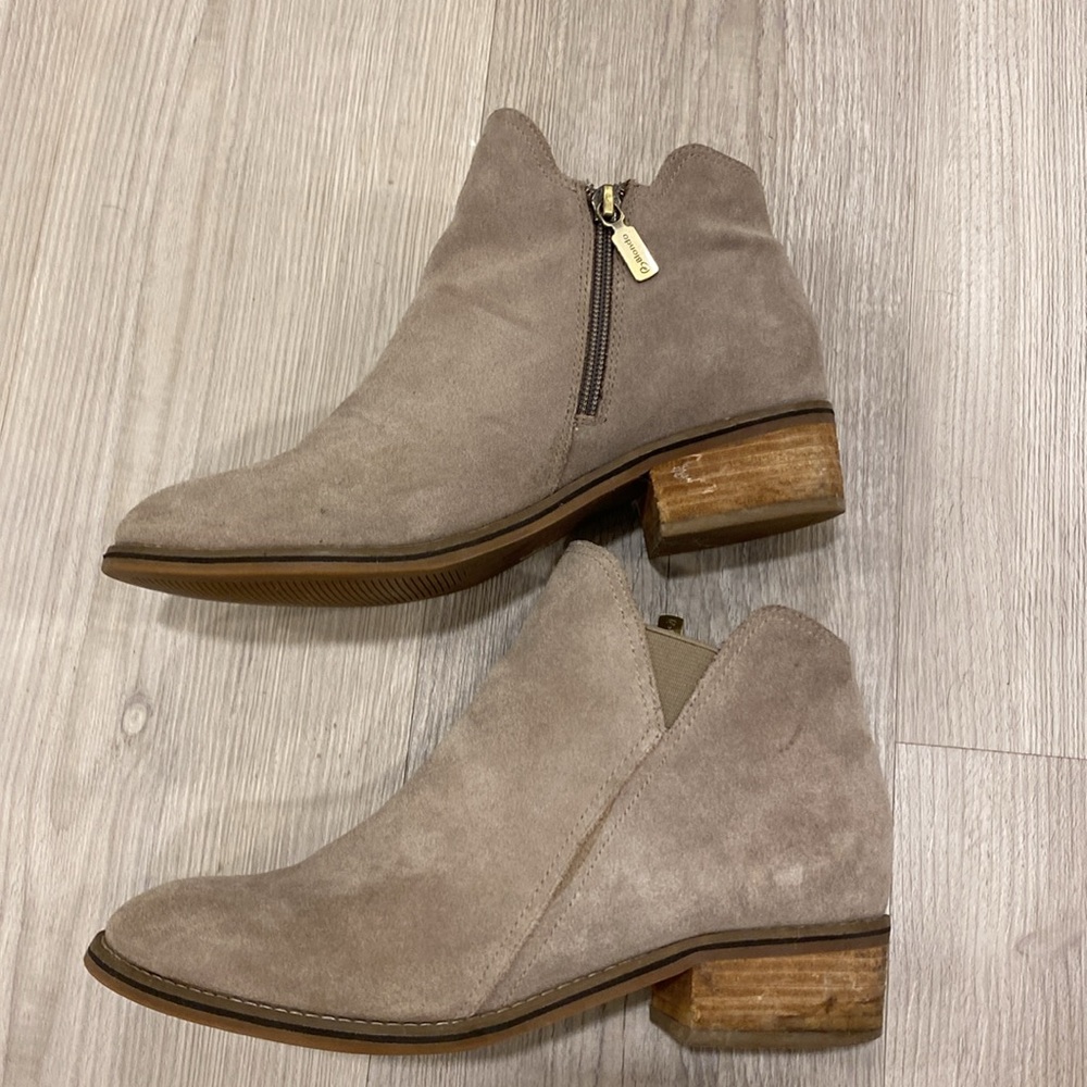 Blondo waterproof tan Suede ankle booties